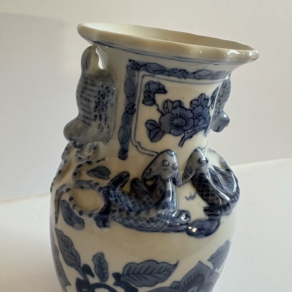 Gorgeous Chinese Porcelain Blue White Vase Vintage EC - Picture 6 of 8